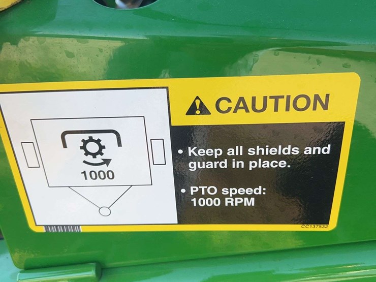 2020-john-deere-560m-image-23