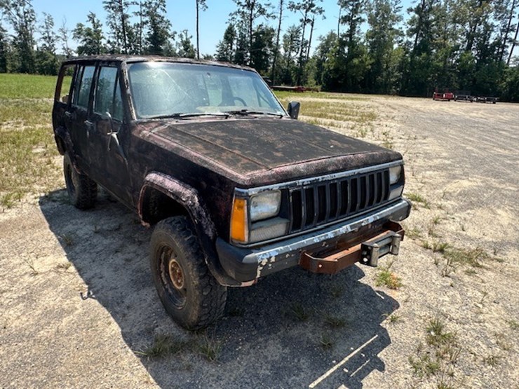 #22910-•-1984-jeep-image-2