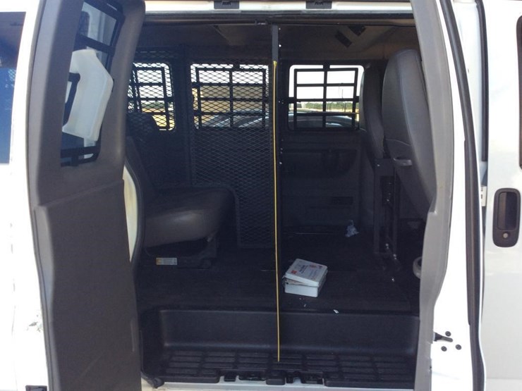2013-chevrolet-3500-image-11