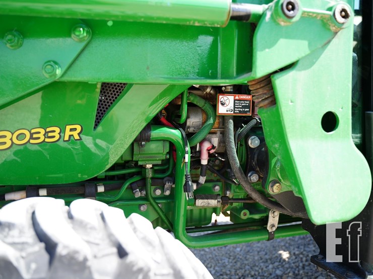 2014-john-deere-3033r-image-12