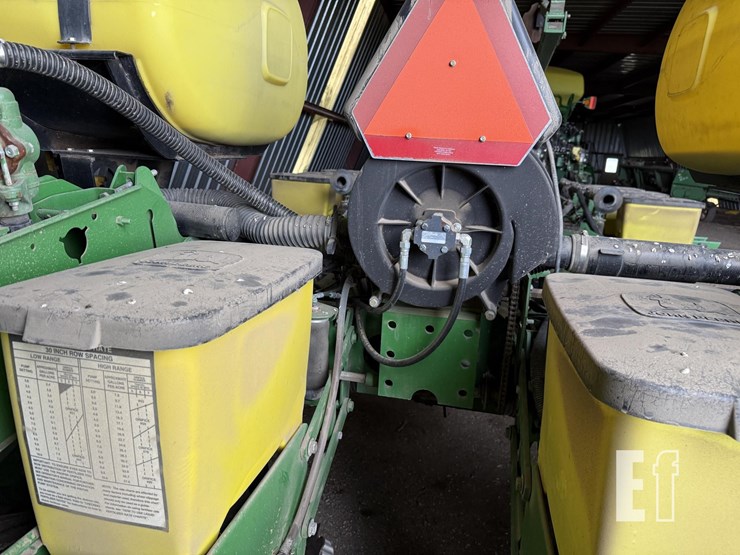 1997-john-deere-1770-image-31