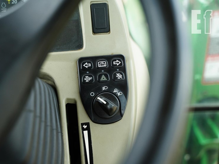 john-deere-4044r-image-40
