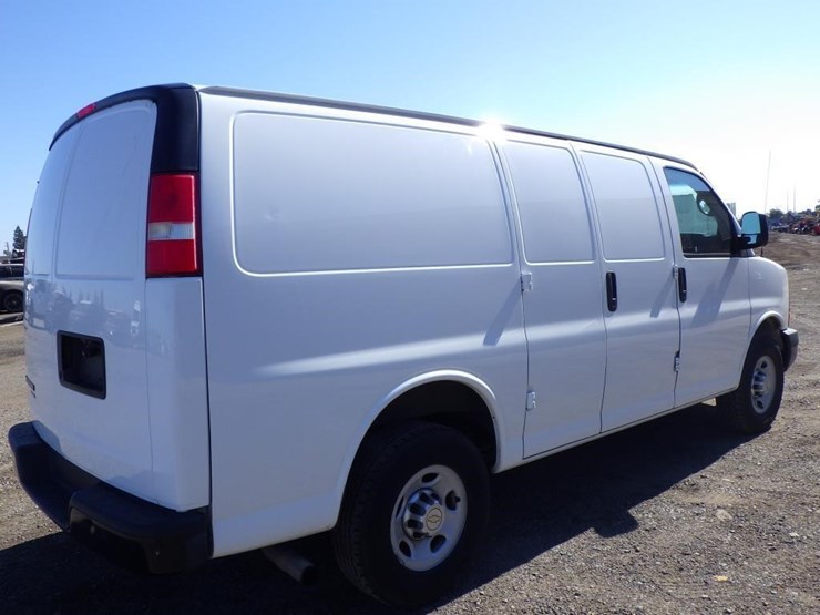 2014-chevrolet-express-2500-image-3