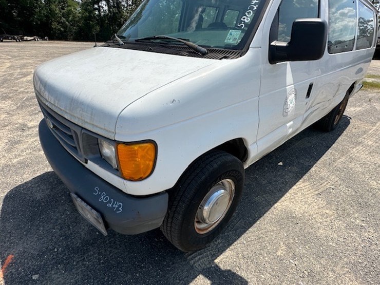 2007-ford-e350-image-17