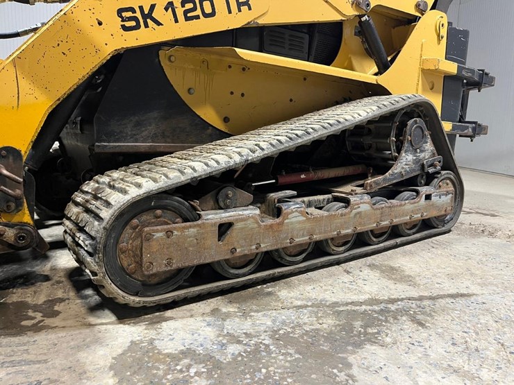 2005-supertrak-sk120tr-image-13