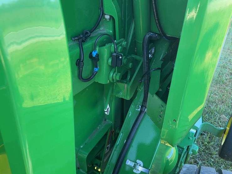 2020-john-deere-560m-image-18