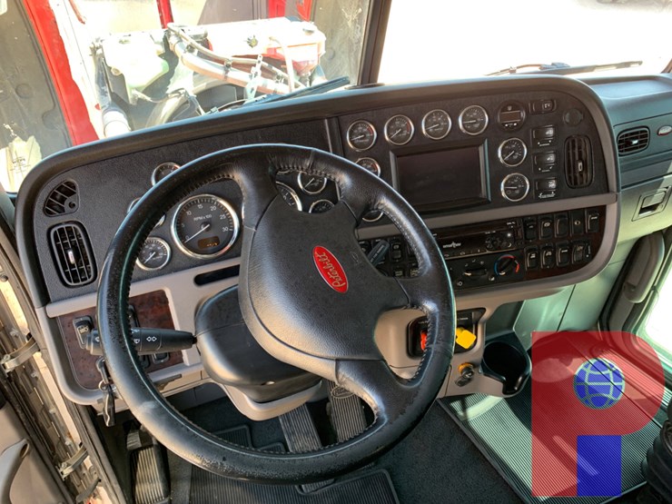 2020-peterbilt-389-image-15