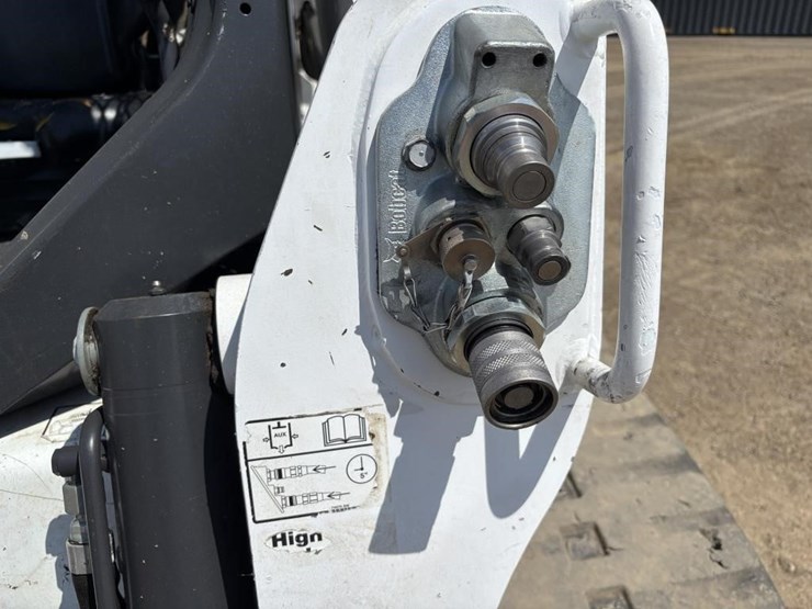 2017-bobcat-t770-image-13