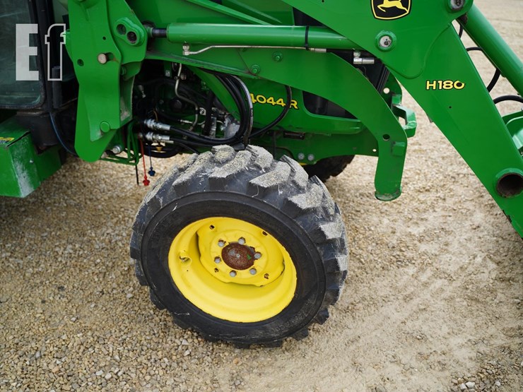 john-deere-4044r-image-18