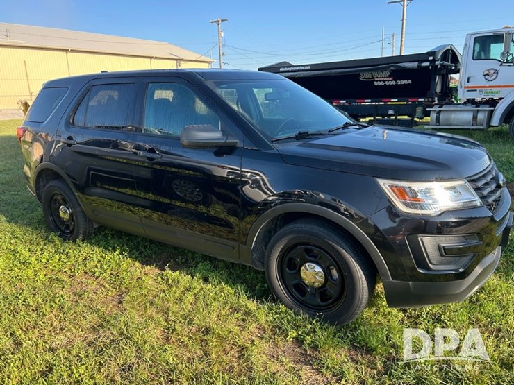 2018-ford-explorer-image-8