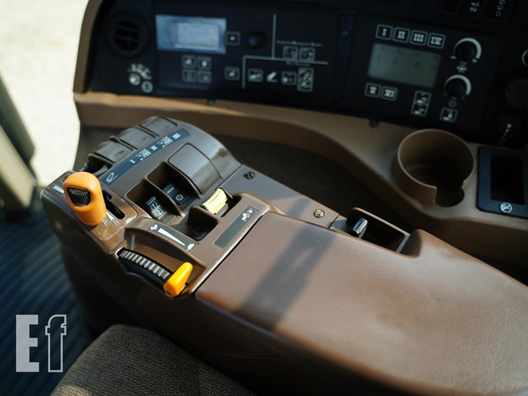 2009-john-deere-8330-image-34
