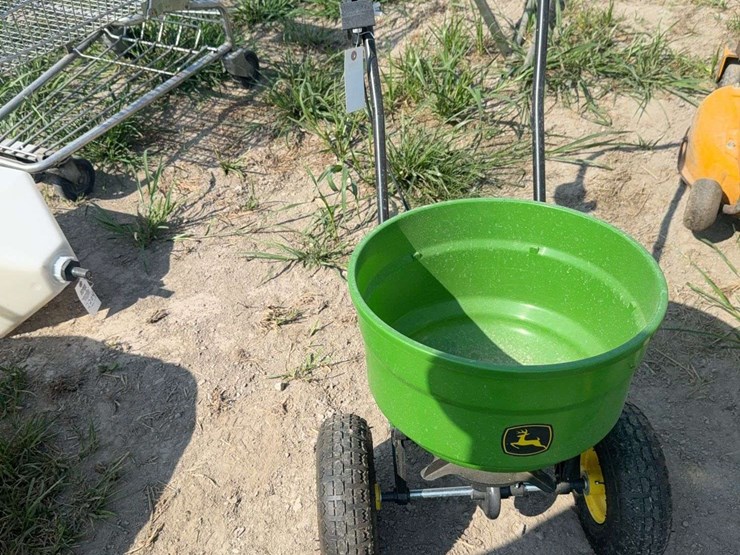 new-john-deere-#60-push-spreader-image-2
