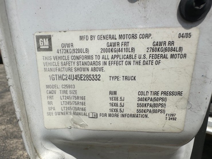 2005-gmc-2500-image-22