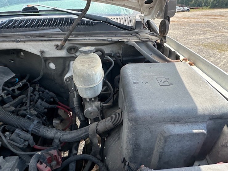 2005-gmc-2500-image-50
