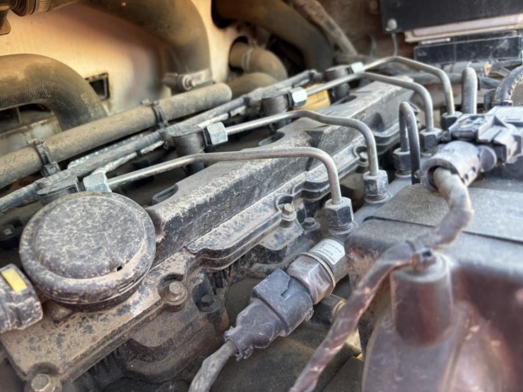 2019-bobcat-t740-image-41