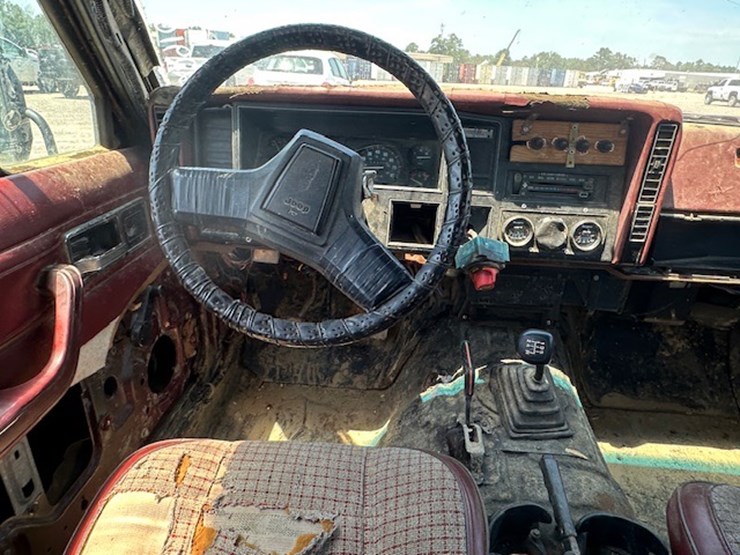 #22910-•-1984-jeep-image-31