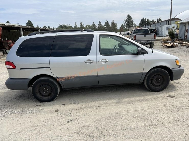 2002-toyota-sienna-le-image-34