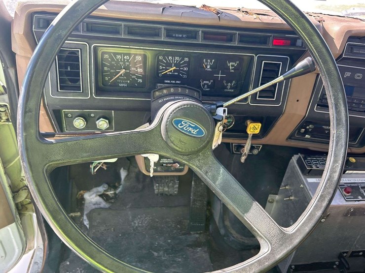 1989-ford-ft900-image-10