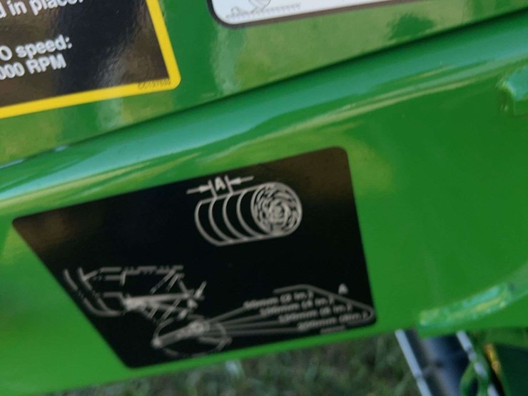 2020-john-deere-560m-image-24