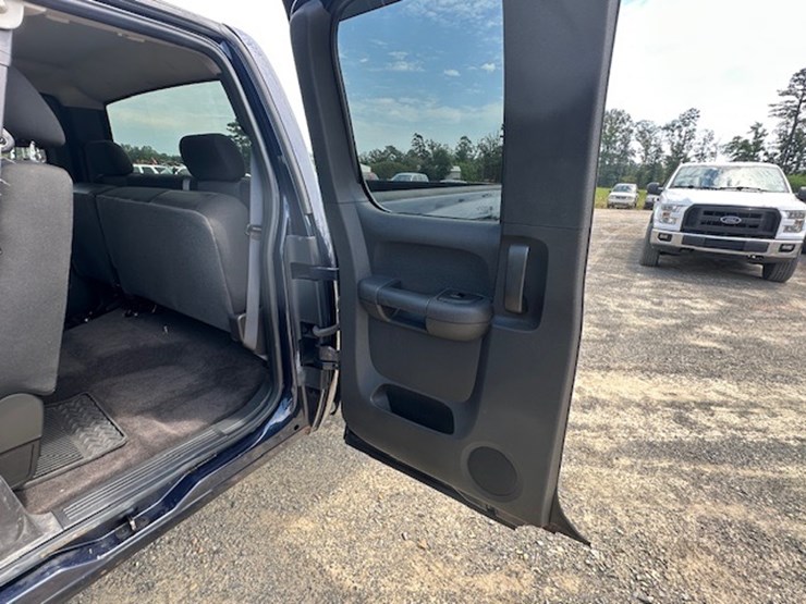 2010-chevrolet-silverado-image-24