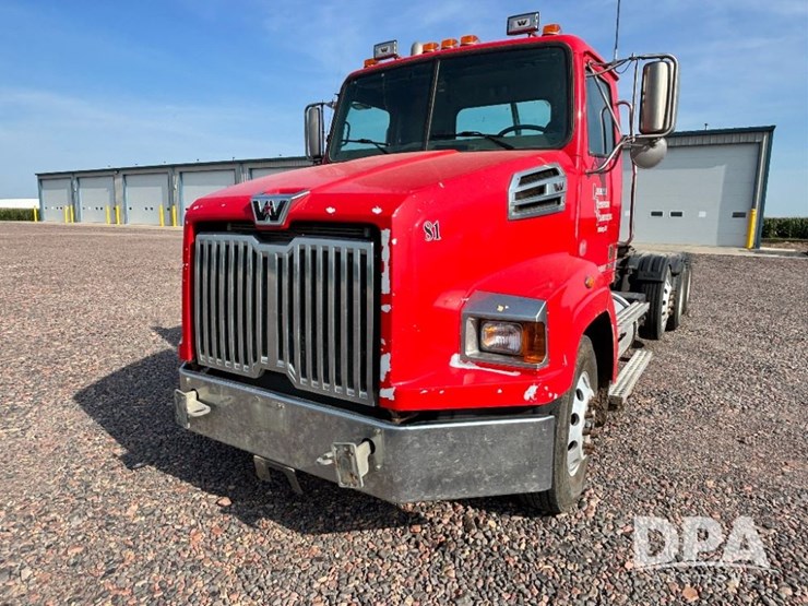 2017-western-star-w4700sb-day-cab-truck-(gp11326,-unit-81)-image-2