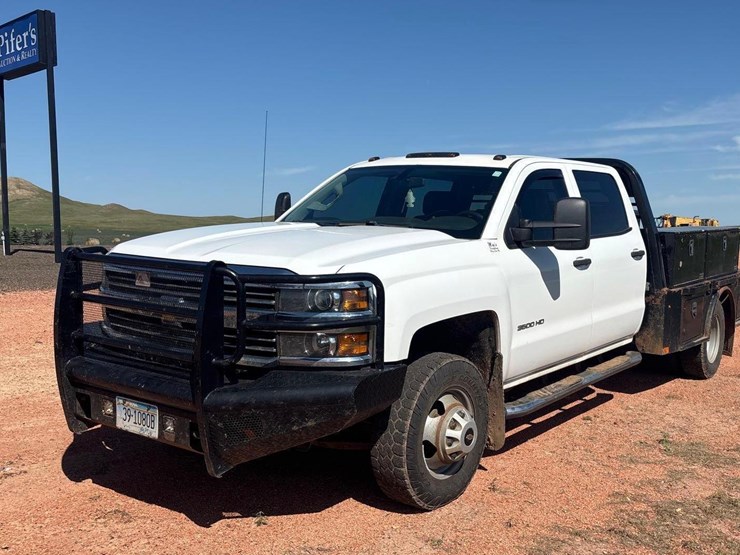 2015-chevrolet-k3500hd-image-1