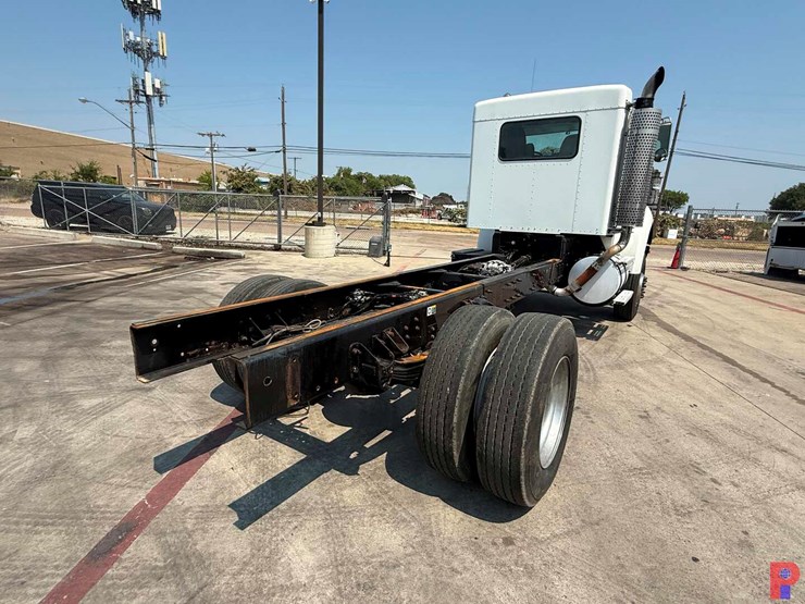 2005-kenworth-t300-image-5