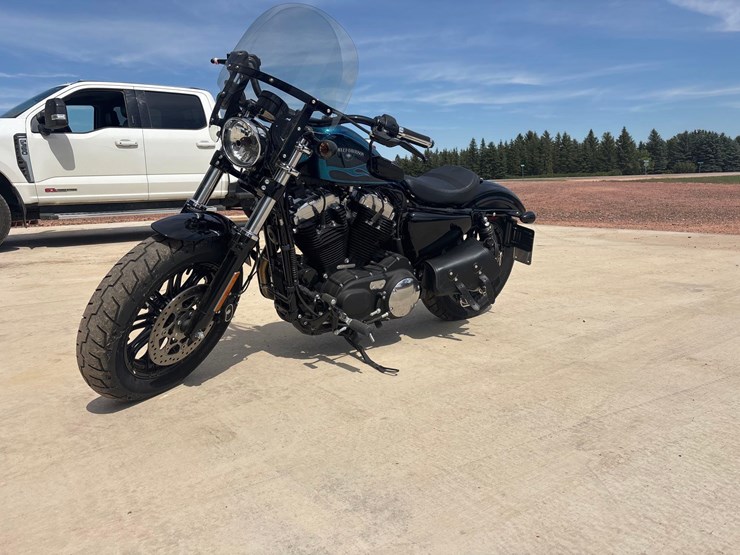 2017-harley-davidson-x11200-motorcycle-image-1