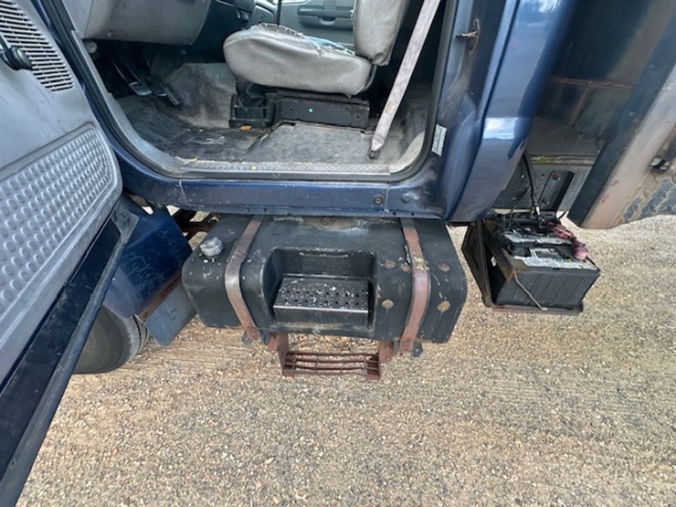 2000-ford-f650-image-34