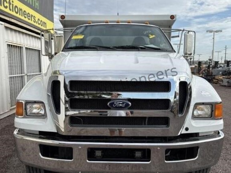 2012-ford-f750-image-3