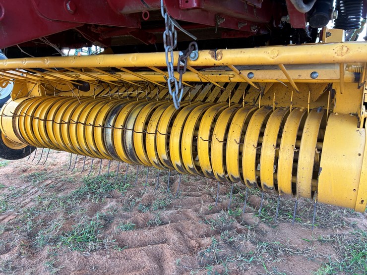 2008-new-holland-br7070-image-6