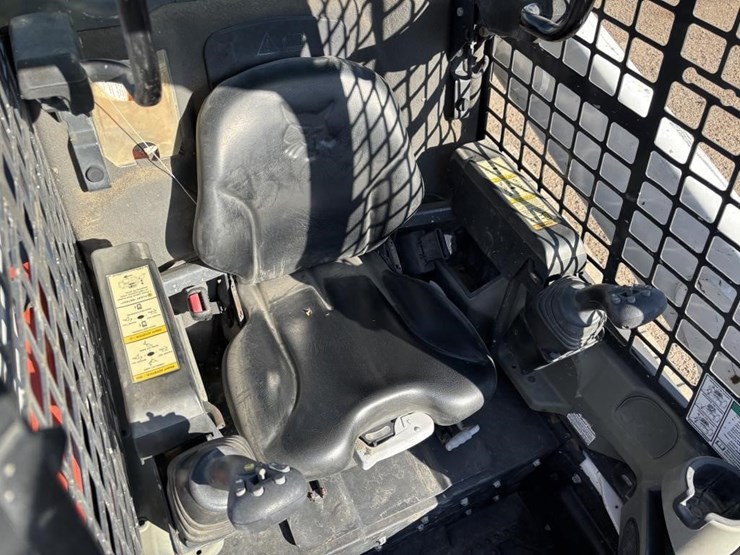 2019-bobcat-t740-image-19