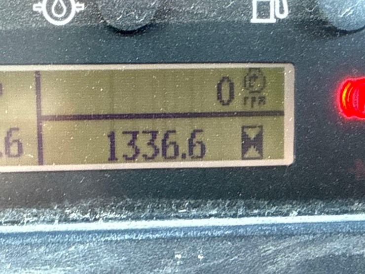2022-deere-550k-lgp-image-16