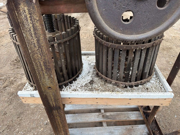 cider-press-image-11