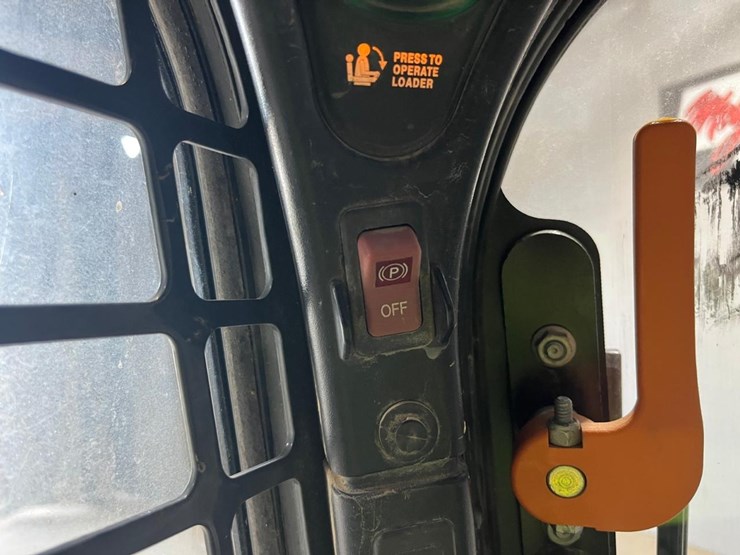 2019-bobcat-s570-image-21