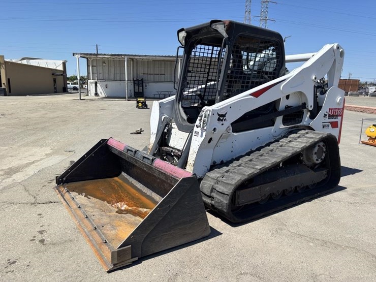 2017-bobcat-t740-image-1