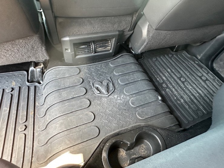 2011-dodge-ram-1500-image-28