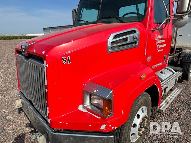 2017-western-star-w4700sb-day-cab-truck-(gp11326,-unit-81)-image-21