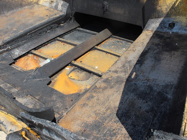2017-caterpillar-ap-1055f-image-7