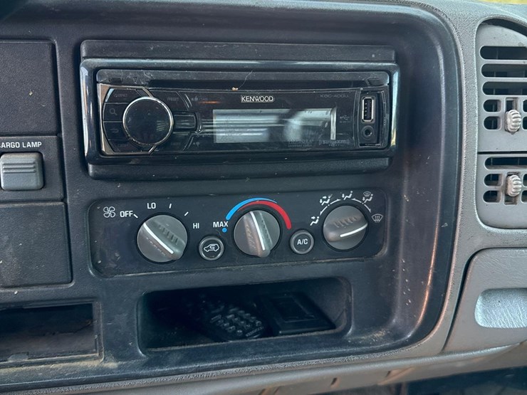 2000-chevy-3500-pickup-image-9