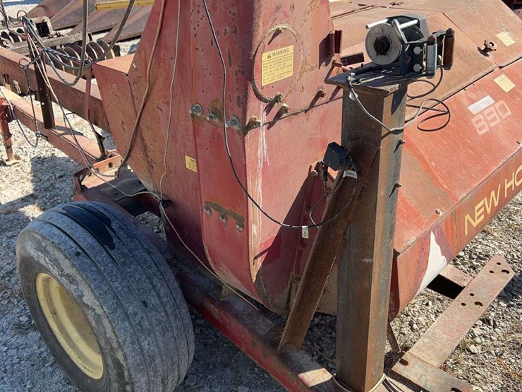 new-holland-890-image-8