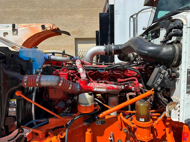 2013-peterbilt-367-image-21