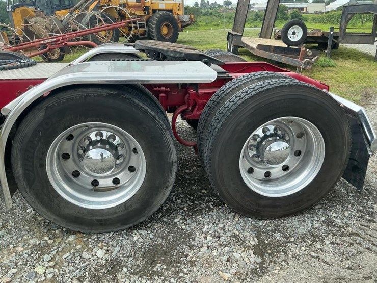 #502-•-2004-peterbilt-truck-image-26