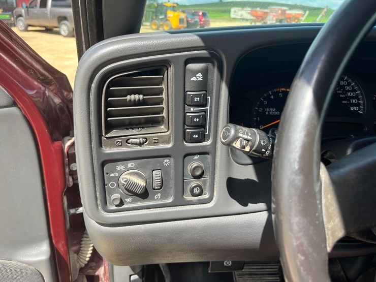 2003-gmc-2500-image-14