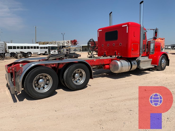 2020-peterbilt-389-image-3