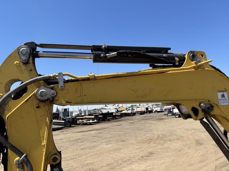 2020-yanmar-vi035-hydraulic-excavator-image-12