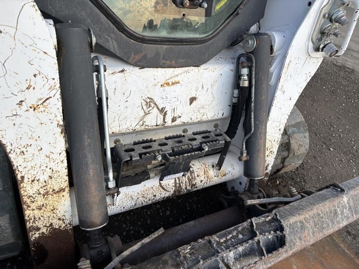 2019-bobcat-t740-image-12