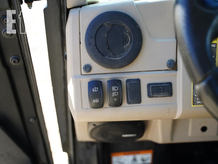 2018-john-deere-gator-xuv-835r-image-30