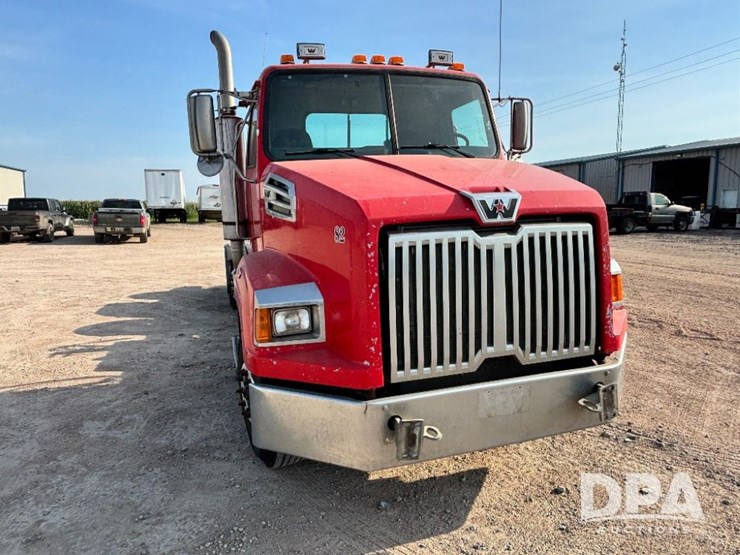 2017-western-star-w4700sb-day-cab-truck-(gp11329,-unit-82)-image-4