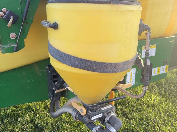 top-air-1200-sprayer,-90ft-boom,-monitor-control-box,-manual,-hydraulic-drive,-1200-gallon-tank,-used-this-spring,-20"-spacing,-320/90r46-tires-image-21